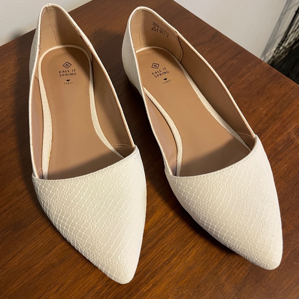 NWOT Snake Print Flats
